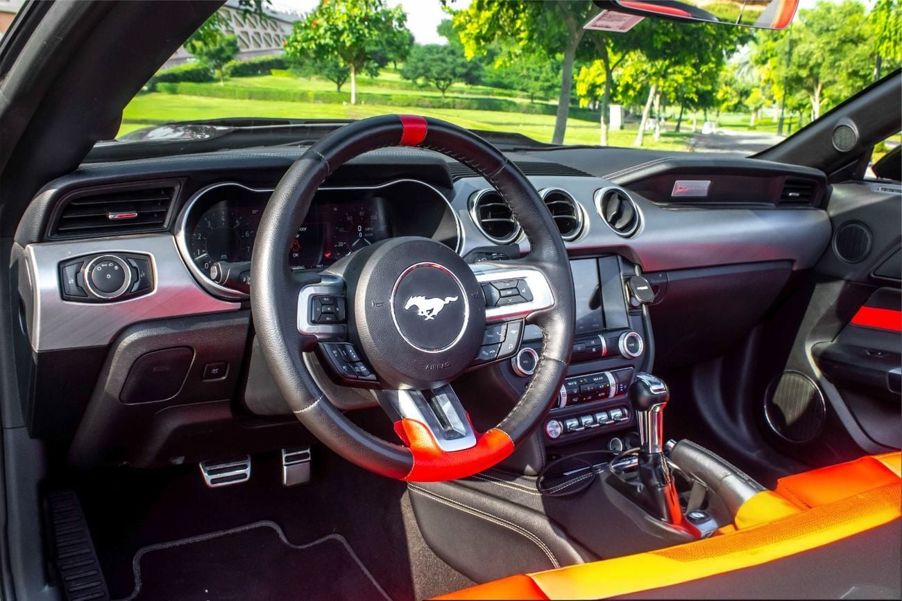 Ford Mustang EcoBoost Premium 2.3L Convertible M/T