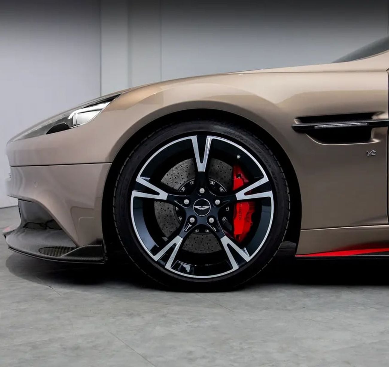 Aston Martin Vanquish Aston-Martin Warranty until • FDSH • GCC Specs