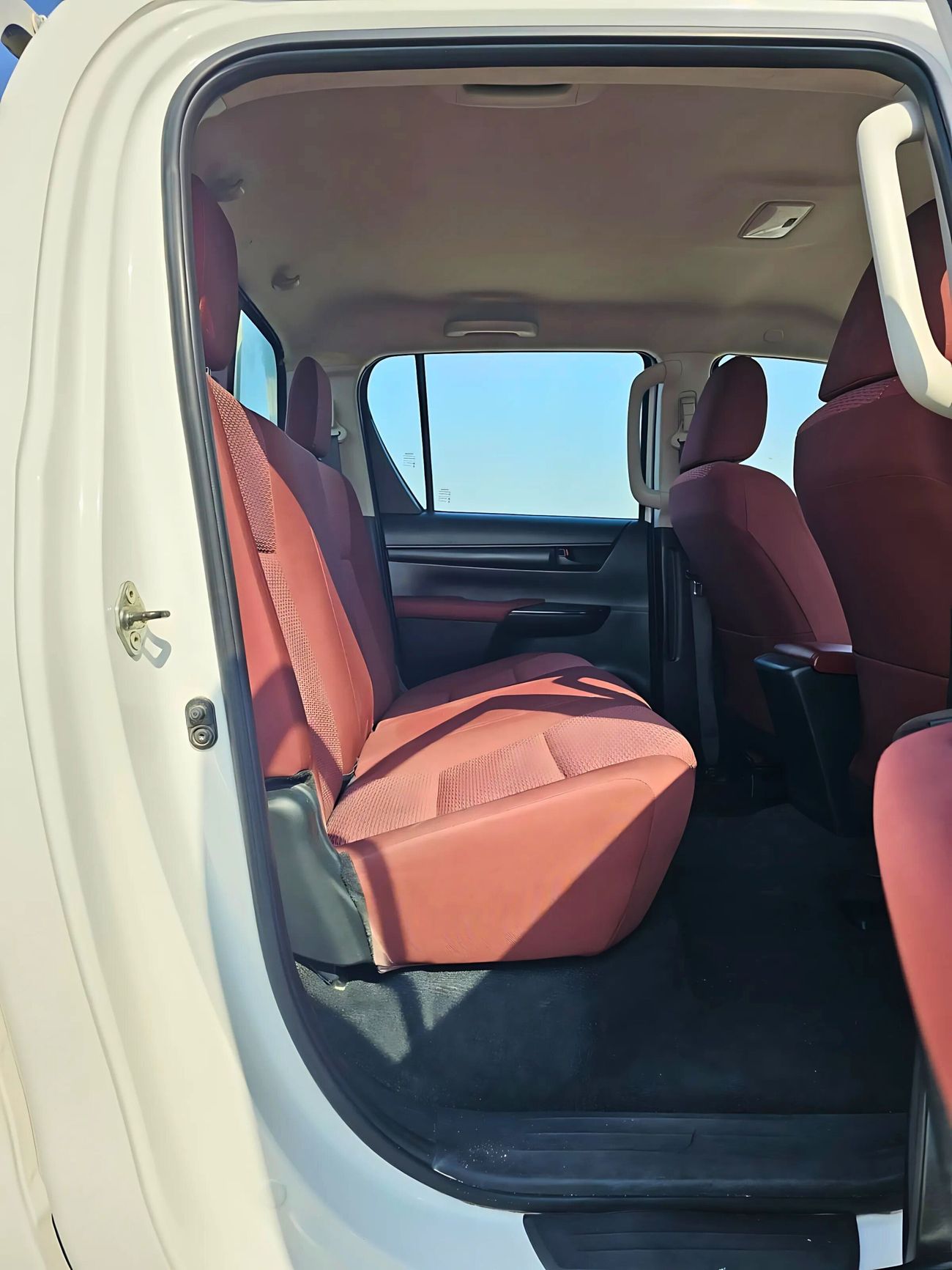 تويوتا هيلوكس 2.7 A/T/ AUTO WINDOWS/ WIDE BODY/ FULL OPTION/ EXPORT ONLY/ LOT# 45086