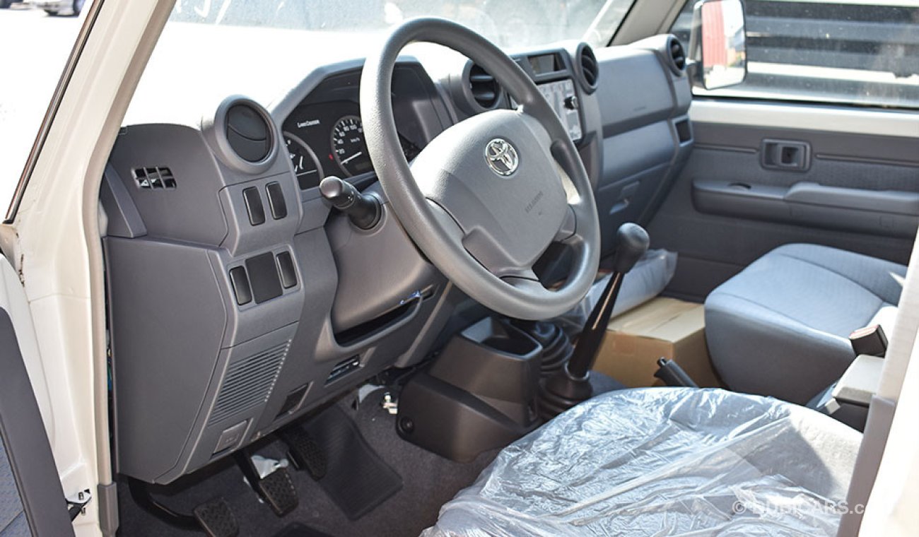 Toyota Land Cruiser Hard Top (76) 4.2 Diesel, 9 seats with rear difflock, winch EX ANTWERP