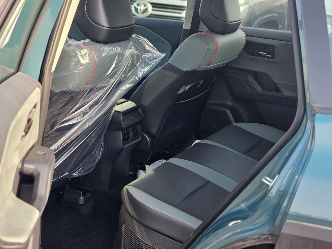 Toyota RAV4 XLE HEV ( FOR RE-EXPORT OUTSIDE GCC COUNTRIES ONLY )