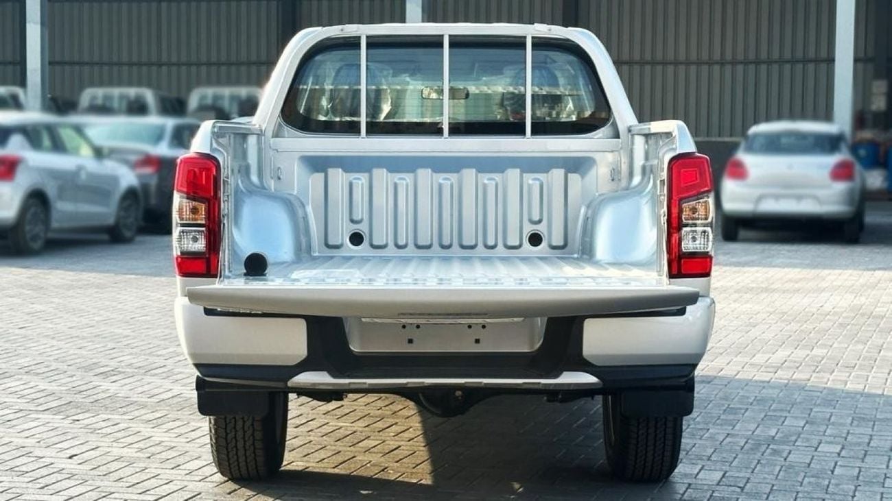 Mitsubishi L200 Mitsubishi L200 P DC 4WD 2.4L GLX 5MT ( export only )