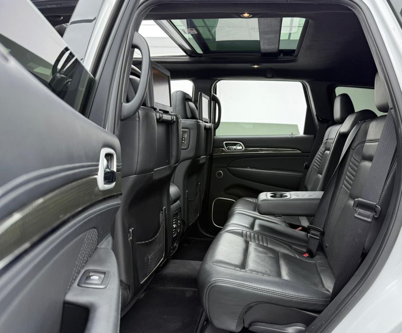 Jeep Grand Cherokee Trackhawk 6.2L 2018 Jeep Grand Cherokee Trackhawk ,Warranty ,Excellent Condition ,GCC