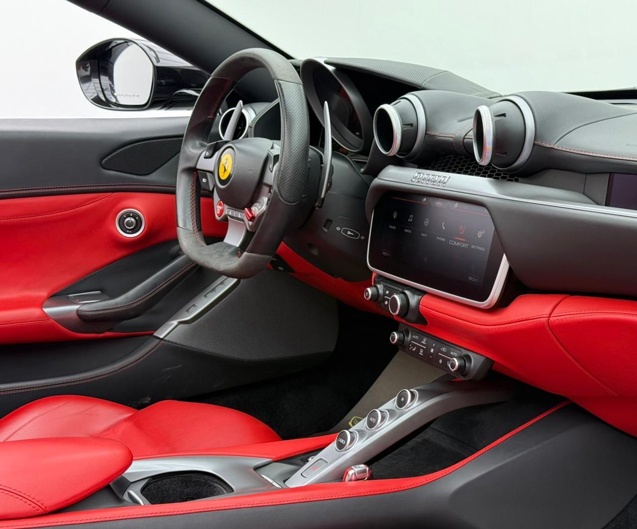 فيراري بورتوفينو Std 3.9L 2019 Ferrari Portofino