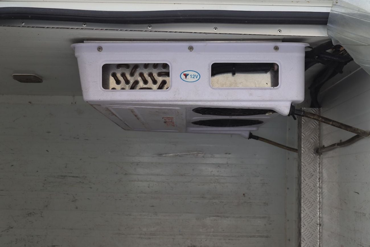 Nissan Urvan STD - CHILLER VAN