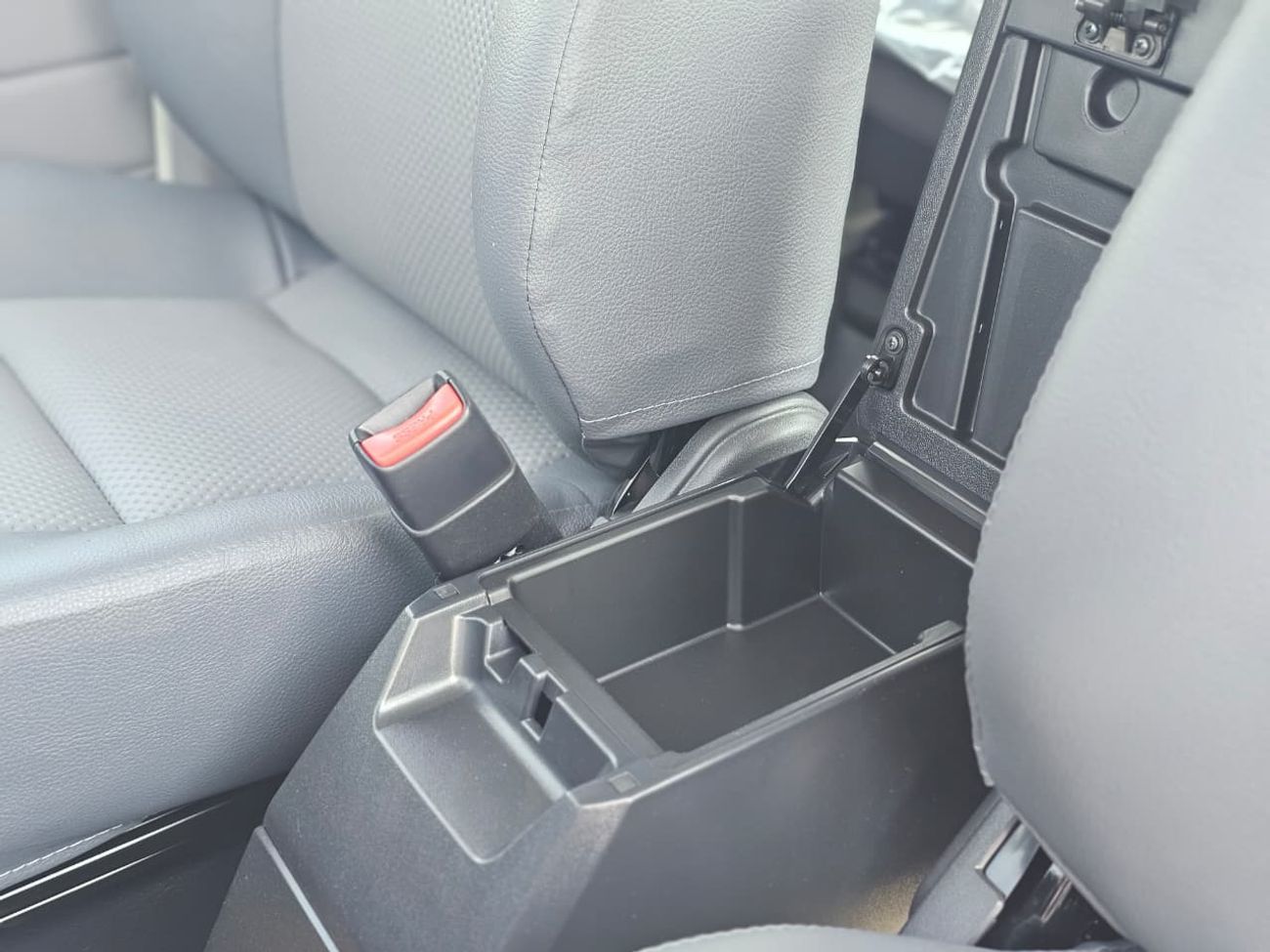 Toyota Land Cruiser Pick Up DC 4.2L DIESEL MANUAL TRANSMISSION ( FOR RE-EXPORT ONLY )