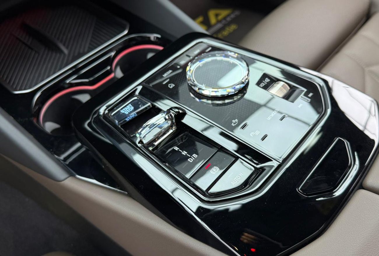 BMW i5 2024 BMW i5 eDrive40 M Sport Pro,Arabian Gulf Warranty ,Full Service History ,Excellent Condition , 