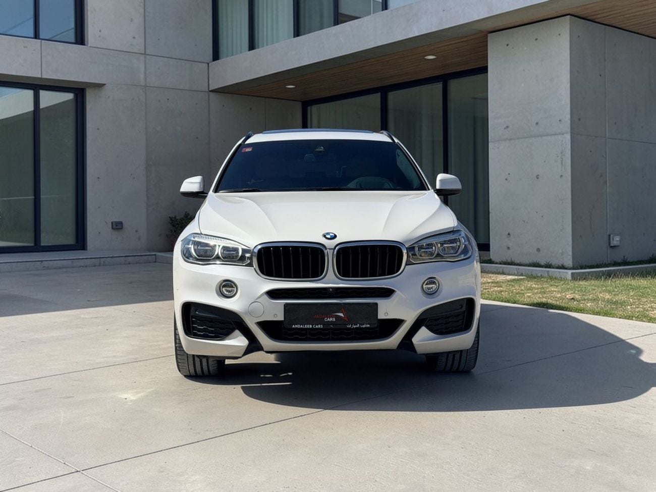 بي أم دبليو X6 AED 1,880 P.M | 0% DOWN PAYMENT | BMW X6 XDRIVE35I M KIT | AGENCY SERVICE HISTORY | 2019 | GCC SPECS