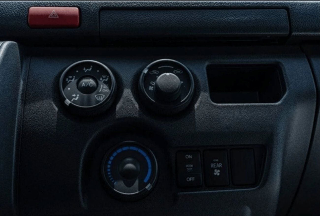 تويوتا هاياس Old Shape - ECTP2M012 - 2026 Toyota Hiace Passenger Van Old Shape - 3.0L Diesel Manual 15 Seater