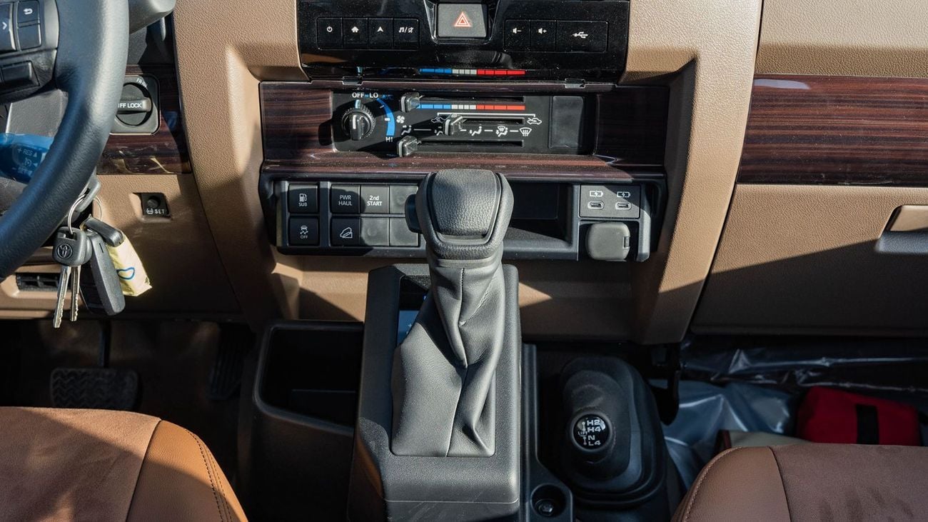 تويوتا لاند كروزر بيك آب 2025 Toyota Land Cruiser LC 79 4.0 SC AT Petrol Full Option - Beige