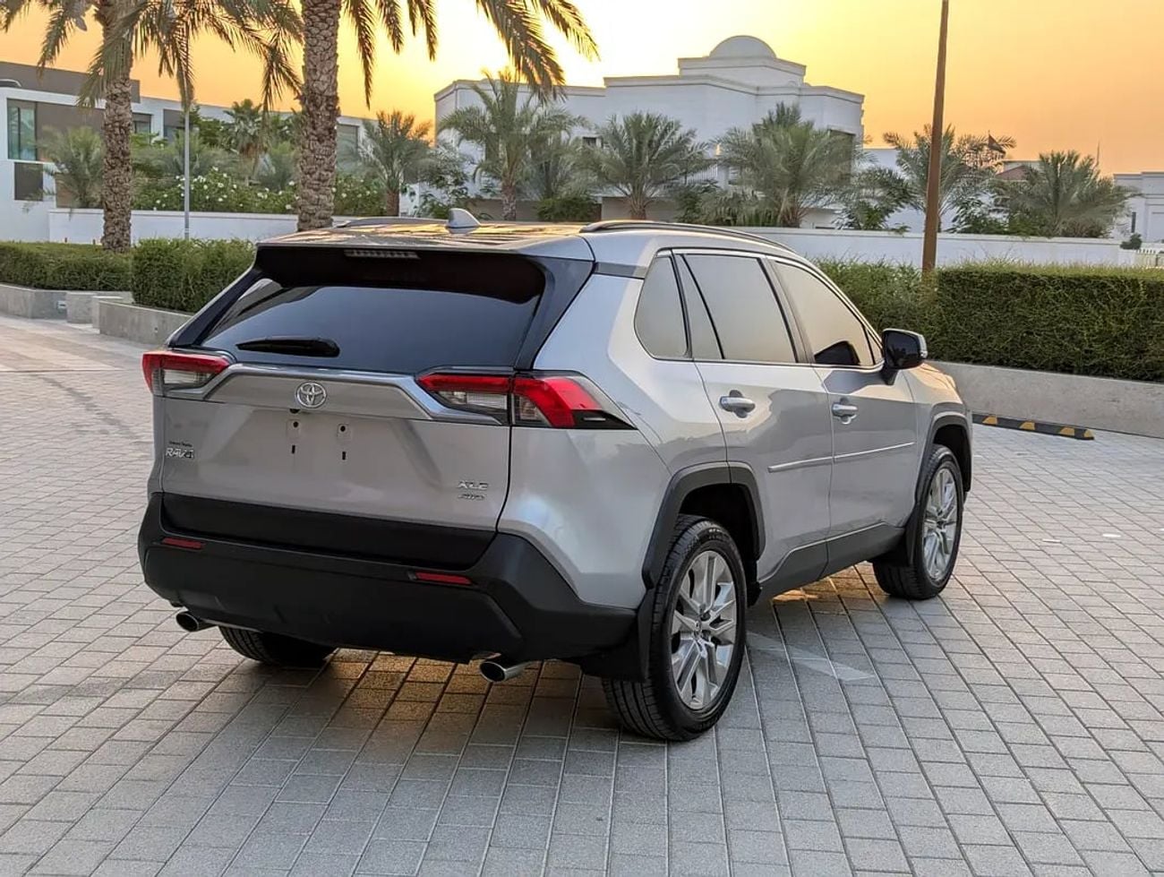 تويوتا راف ٤ XLE Premium 4X4 - American Specs - GCC Ready!