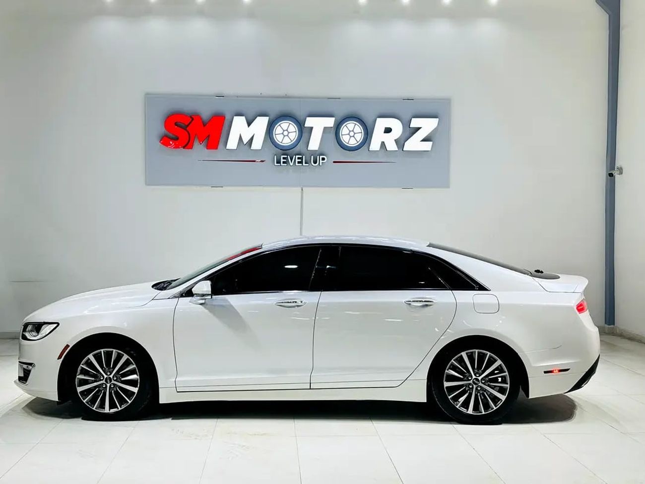 Lincoln MKZ GCC SPECS WELL MAINTAINED WITH ONE YEAR WARRANTY 37500