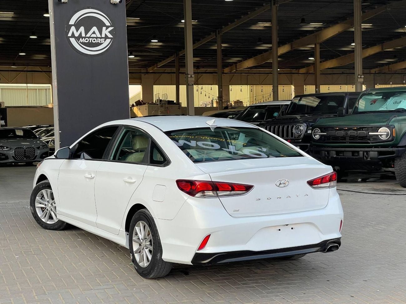 Hyundai Sonata Mid option 2.5L 2.5L V4 / LOW MILEAGE / BIG SCREEN / CAR PLAY ANDROID AUTO / IN PERFECT CONDITION