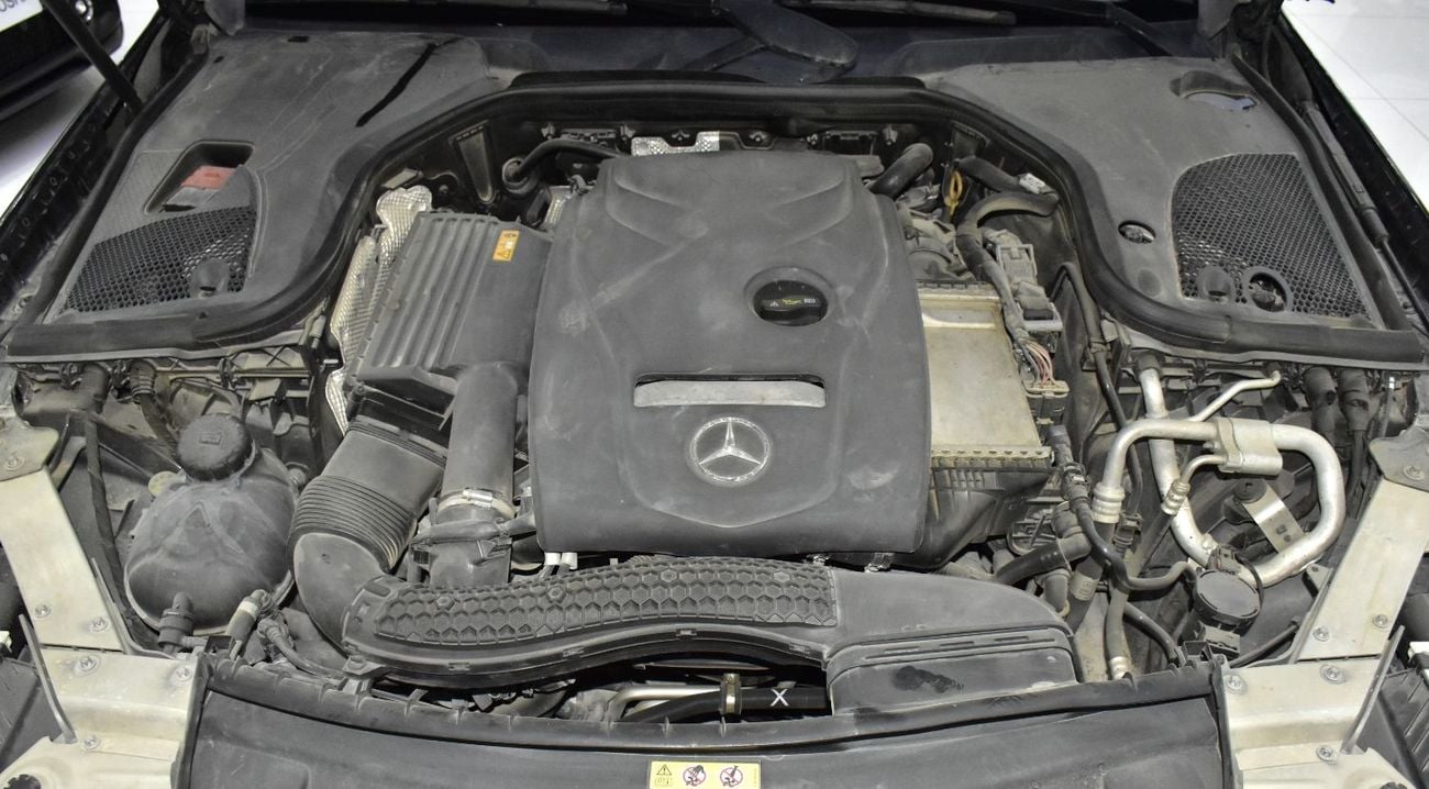 مرسيدس بنز E300 EXCELLENT DEAL for our Mercedes Benz E300 ( 2019 Model ) in Black Color American Specs