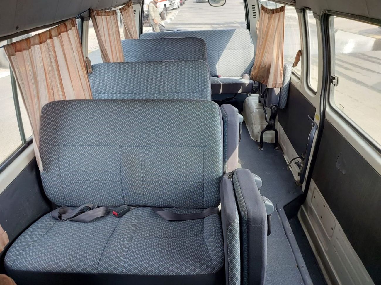 تويوتا هاياس TOYOTA HIACE COMMUTER VAN RHD 2001 MODEL 3.0 L DIESEL MANUAL(PM08349)