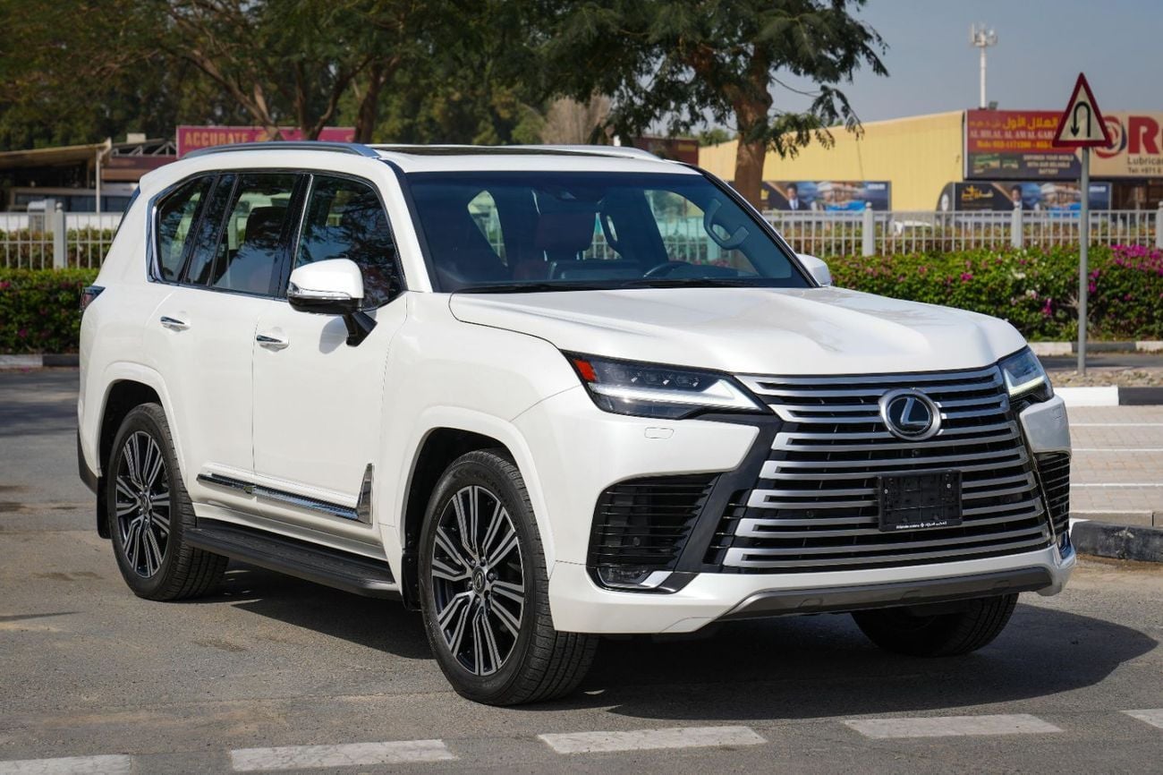 Lexus LX 600 SIGNATURE 2024!! LOW MILEAGE!! WARRANTY AND SERVICE CONTRACT FROM AL FUTTAIM
