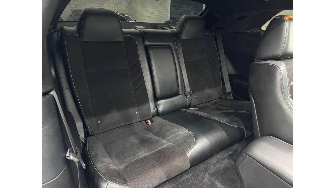 دودج تشالينجر 2016 Dodge Challenger SRT 392 Hemi, Full Dodge Service History, Excellent Condition, GCC