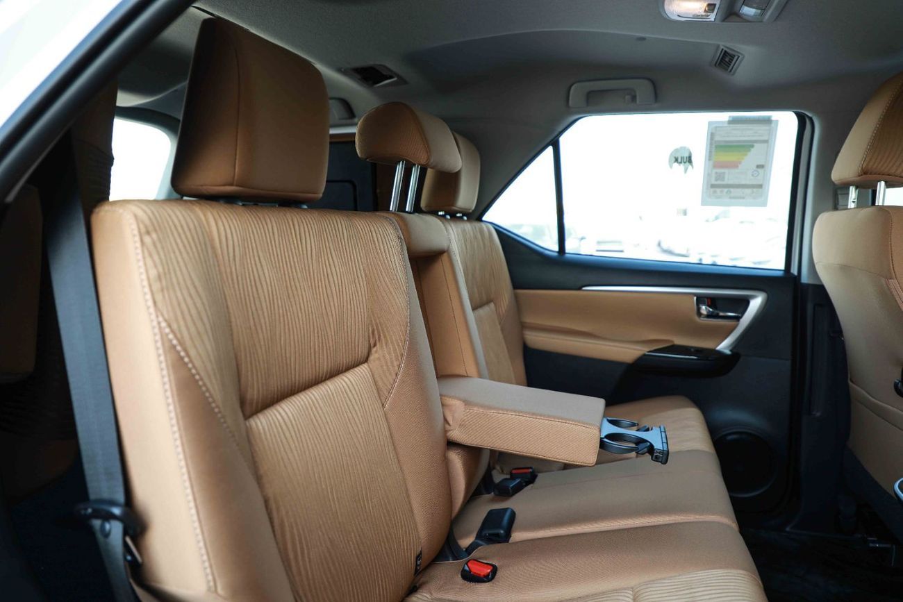 تويوتا فورتونر 2025 Toyota Fortuner GXR 4.0 - Platinum White inside Beige | Export Only