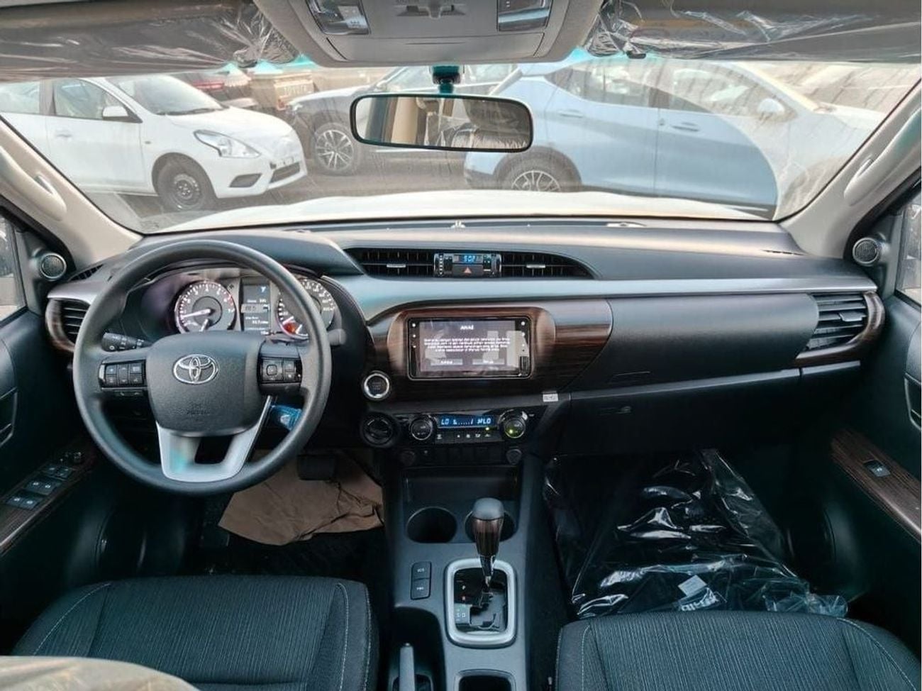 تويوتا هيلوكس SGLX TOYOTA HILUX 2.7 SR5 4x4 DOUBLE CABIN PETROL AUTOMATIC FULL OPTION 2025 MODEL