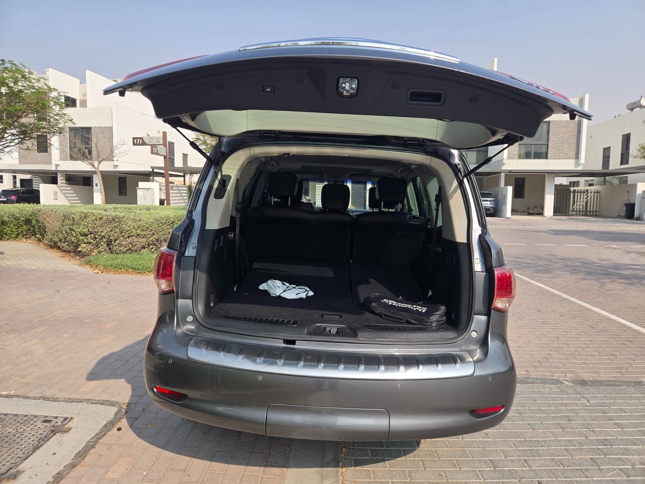 إنفينيتي QX80 لاكجوري LUXURY