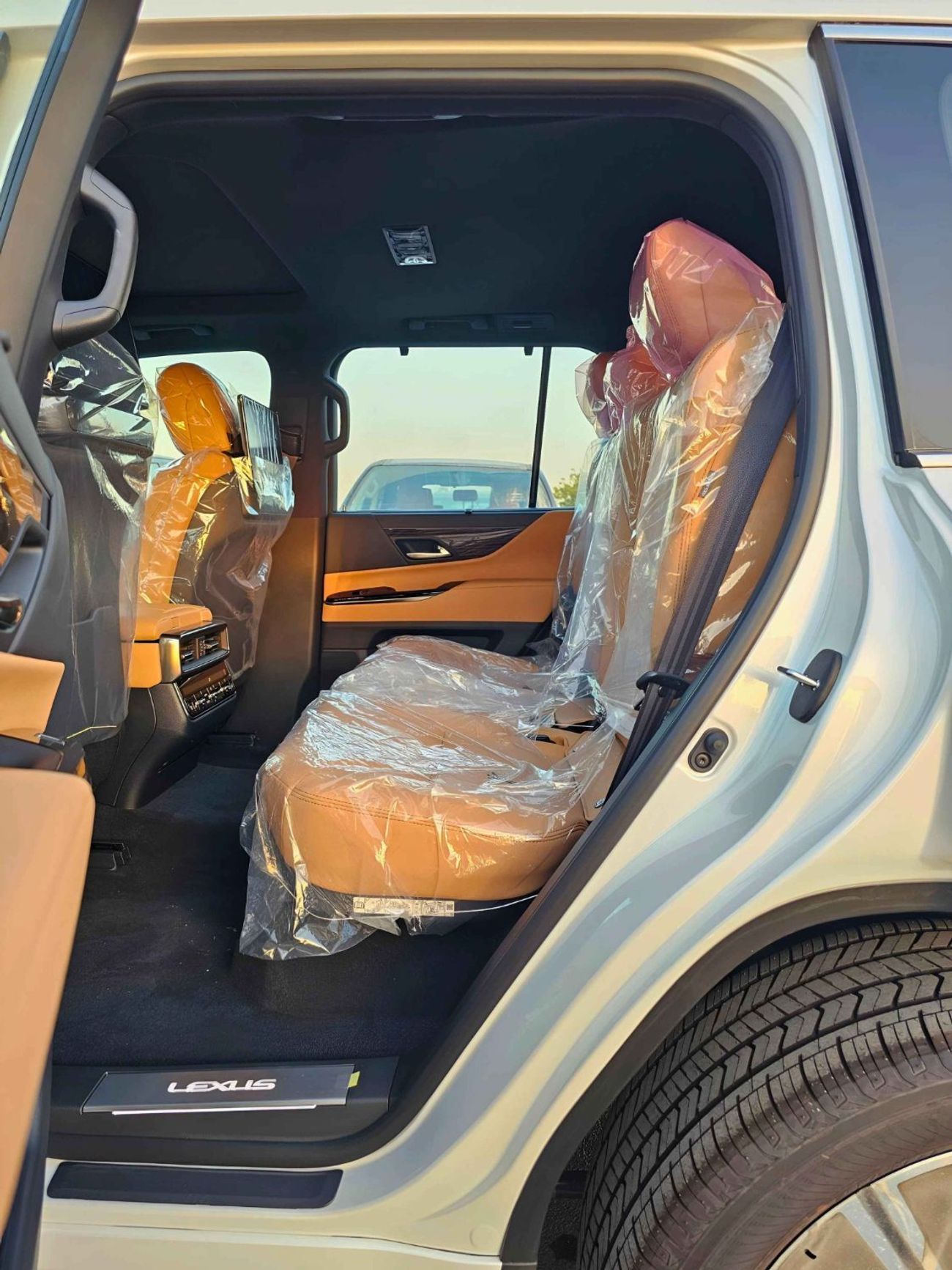 لكزس LX 500 LX500D TURBO SPORTS /3.3L V6 DIESEL /POWER SEATS & 360*CAM / SUNROOF / FULL OPTION (CODE # 69060)