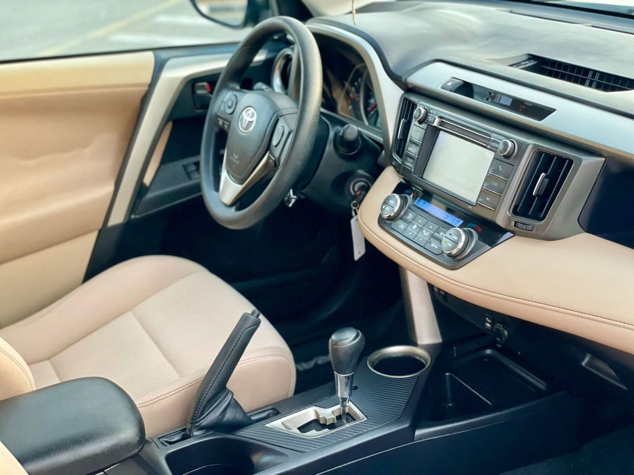 تويوتا راف ٤ 2013 Toyota Rav4 XLE 4x4 Full Option - Sunroof - Special Color With Rims - 109,300 Mileage