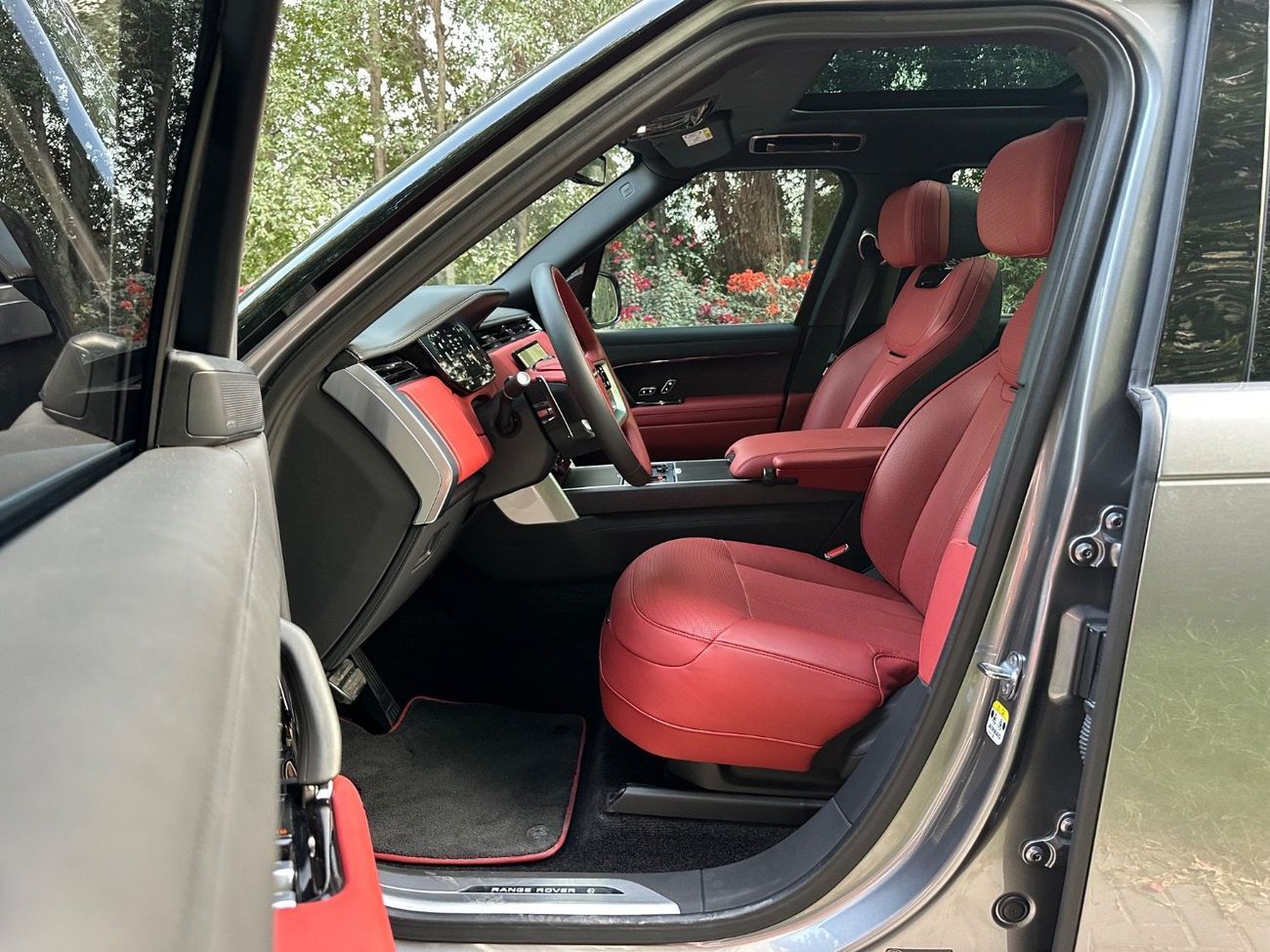 Land Rover Range Rover LWB SV P615 4.4L | 2023 Range Rover Vogue SV | Luxury SUV | 21,000 KM | Perfect Condition