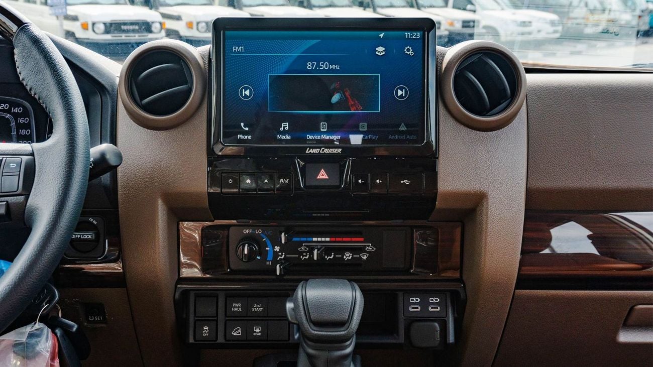 تويوتا لاند كروزر 70 2026 Toyota Land Cruiser LC71 4.0L AT Petrol Full Option (Silver-Brown)