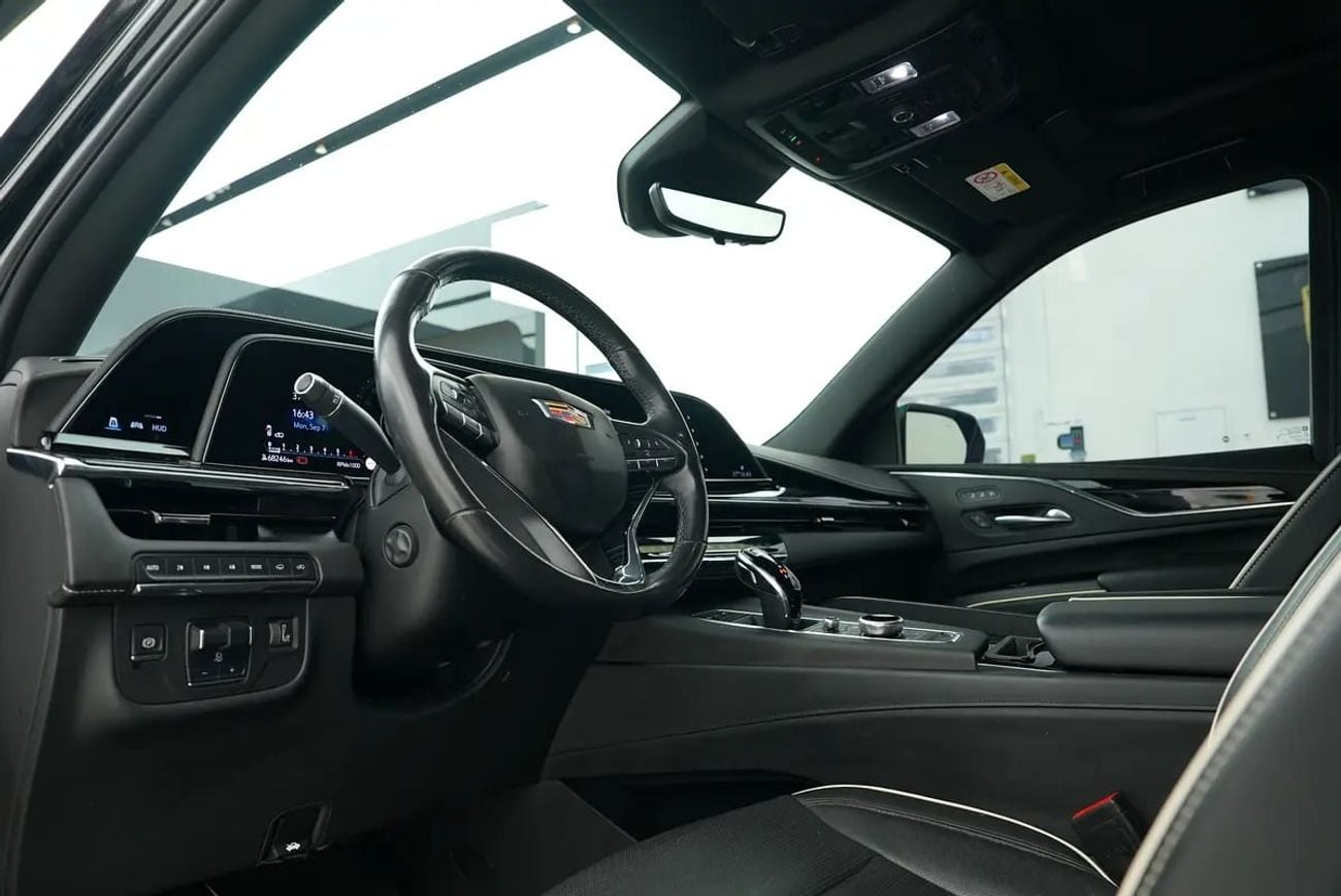 كاديلاك إسكالاد 600 بلاك إديشن GCC SPECS | BLACK EDITION | 6.2L V8 | 7 SEATS