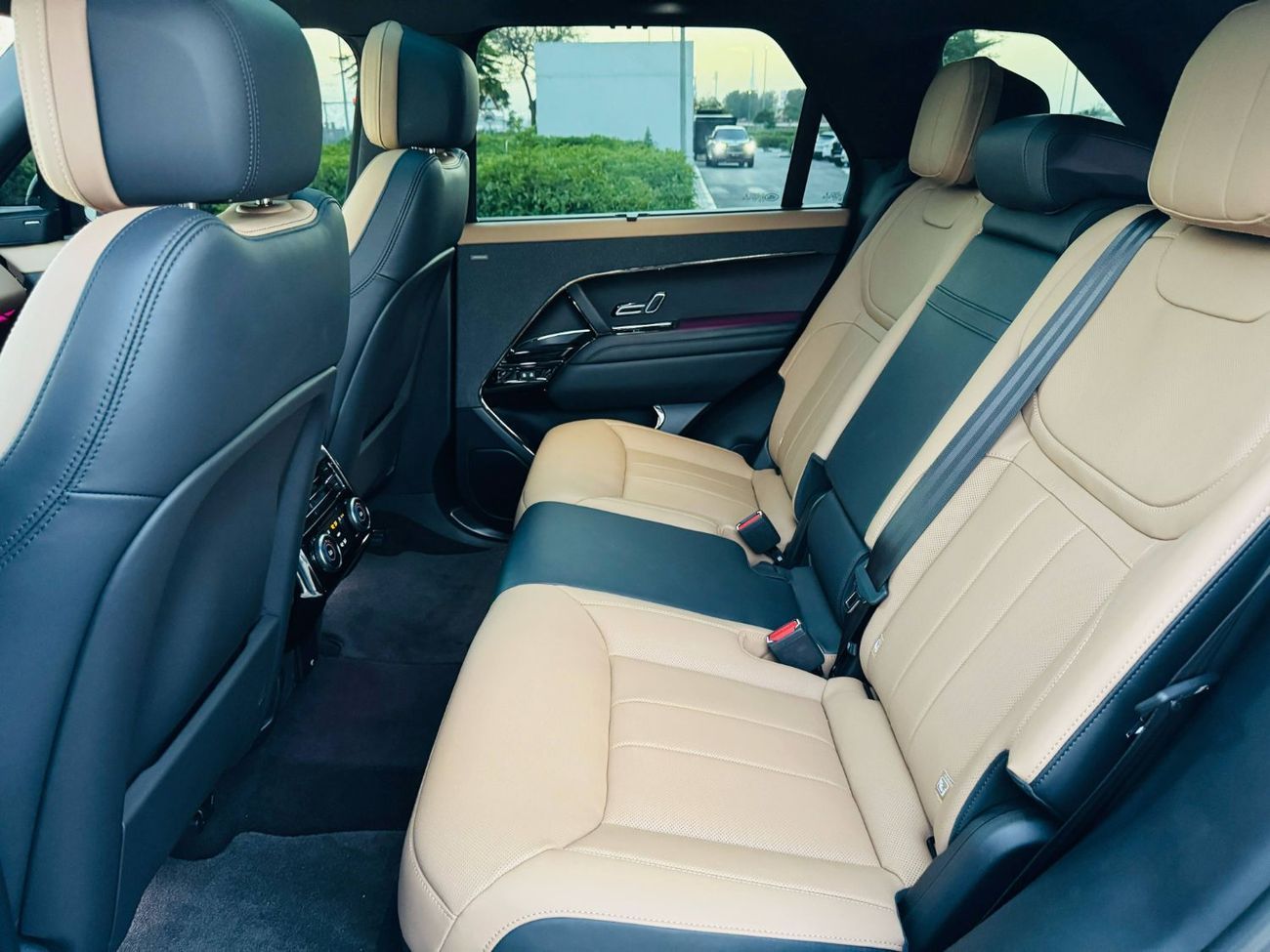 Land Rover Range Rover Sport Dynamic HSE P400 3.0L GCC SPEC UNDER WARRANTY AND SERVICE CONTRACT