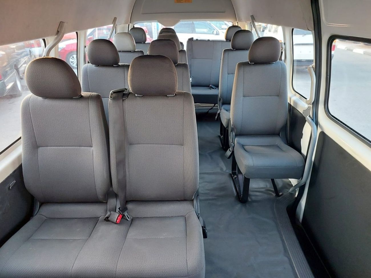 Toyota Hiace TOYOTA HIACE COMMUTER VAN RHD 2018 MODEL 3.0 L DIESEL AUTOMATIC(PM36171)