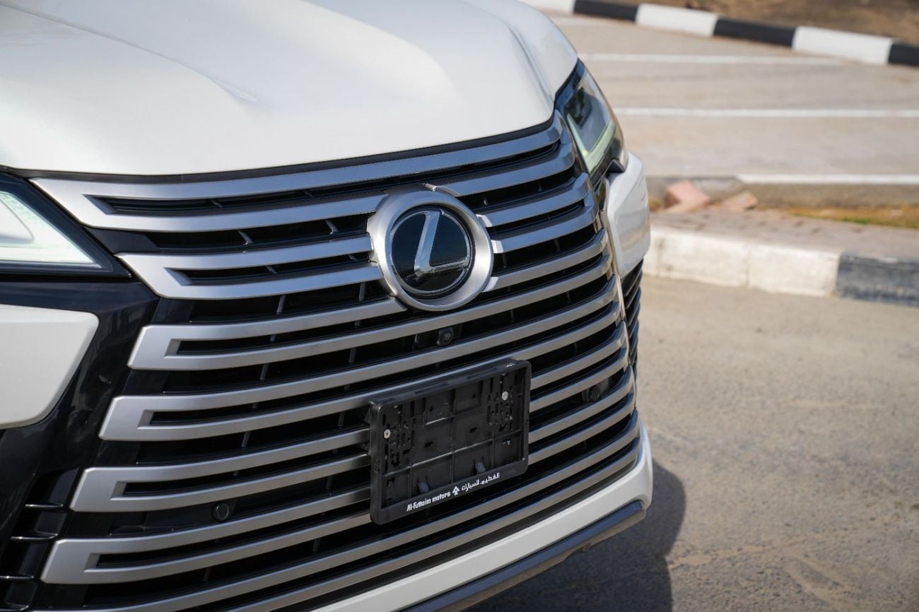 Lexus LX 600 SIGNATURE 2024!! LOW MILEAGE!! WARRANTY AND SERVICE CONTRACT FROM AL FUTTAIM