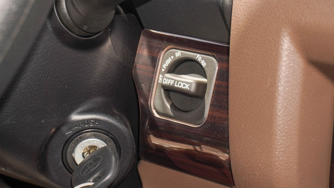 تويوتا لاند كروزر بيك آب TOYOTA LC79 PICKUP S/C , 2.8L Diesel A/T , Difflock , MY25