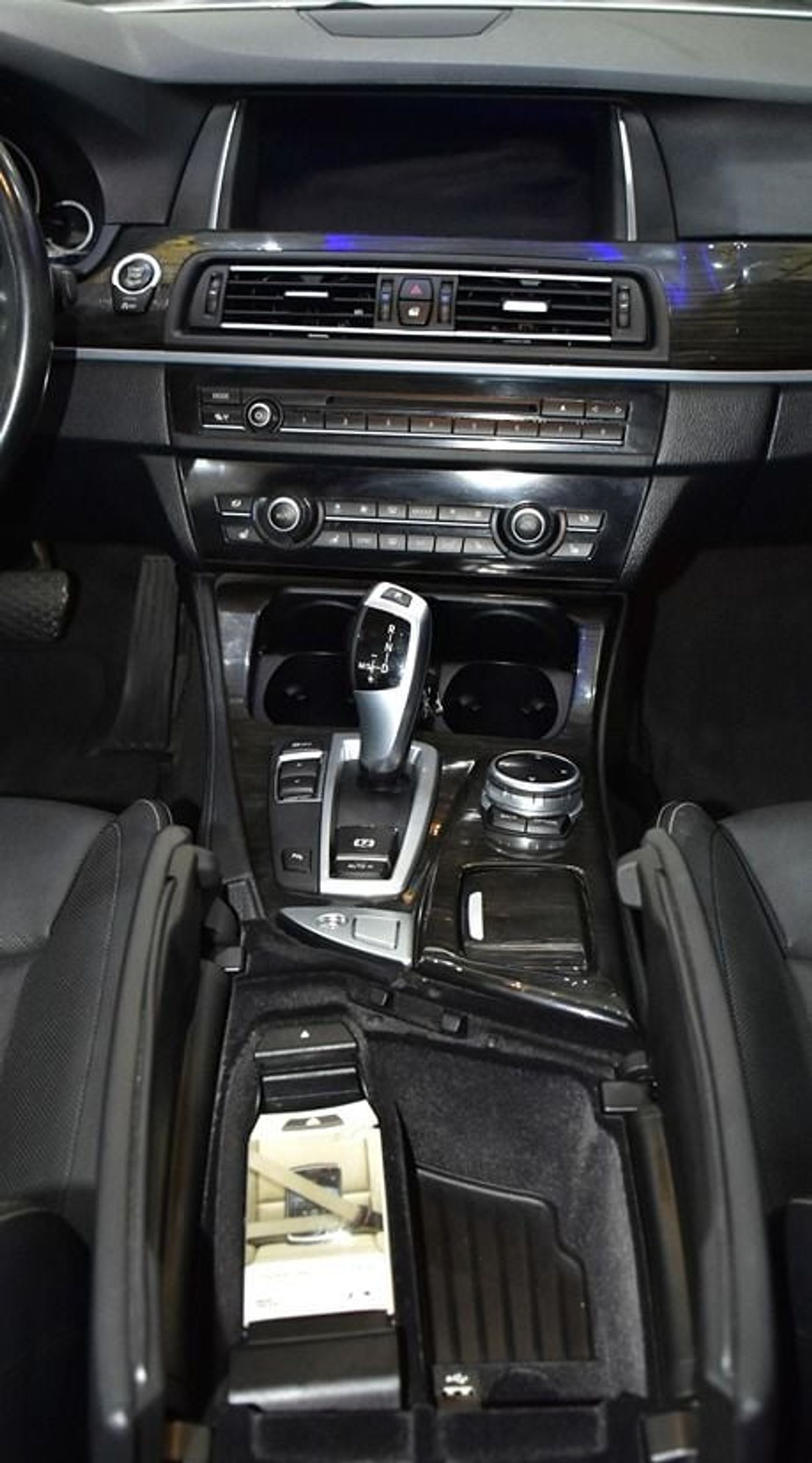 بي أم دبليو 550i EXCELLENT DEAL for our BMW 550i M-Kit ( 2015 Model ) in White Color Japanese Specs