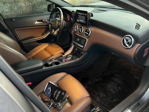 Mercedes Benz A35 AMG مرسيدس-AMG A45 واحدة من أقوى سيارات الهاتشباك الرياضية في العالم. بفضل محركها الجبار رباعي الأسطوانا
