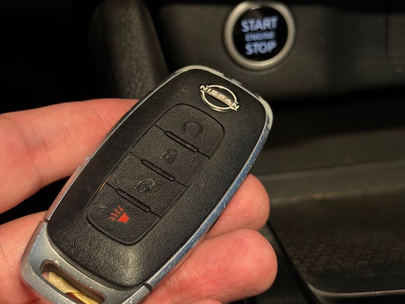 نيسان روج sv