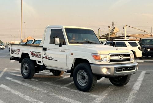 Toyota Land Cruiser Pick Up 2018 Toyota Land Cruiser Pick up - Single Cabin - 4.0L V6 - AWD 4x4 - Patrol Manual - Fully Maintain