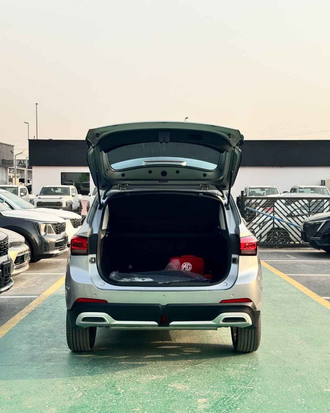 MG ZS LUX