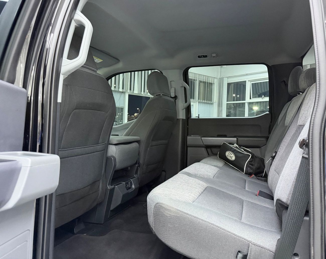 Ford F 150 XLT 5.0L Crew Cab Utility