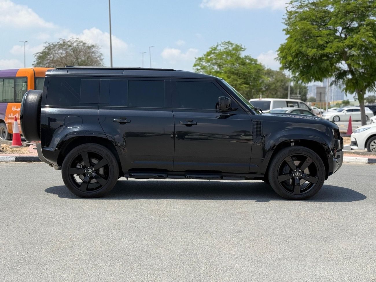 لاند روفر ديفندر P400 90 HSE 3.0L (5 Seater)