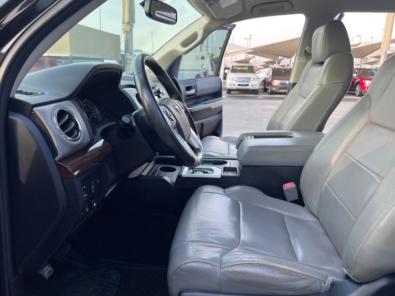 Toyota Tundra Crewmax Limited 5.7L