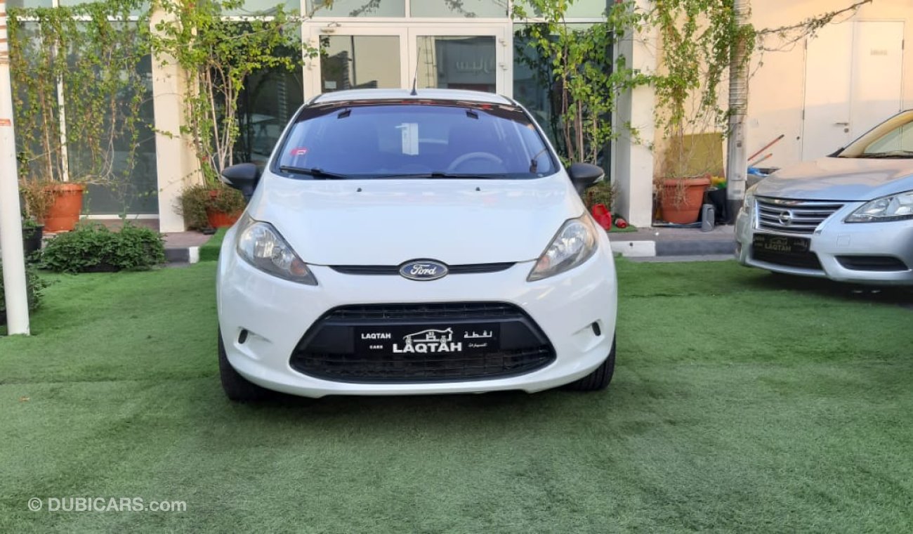 Ford Fiesta Gulf - No. 2 - without accidents - alloy wheels - rear spoiler - cruise control in excellent conditi