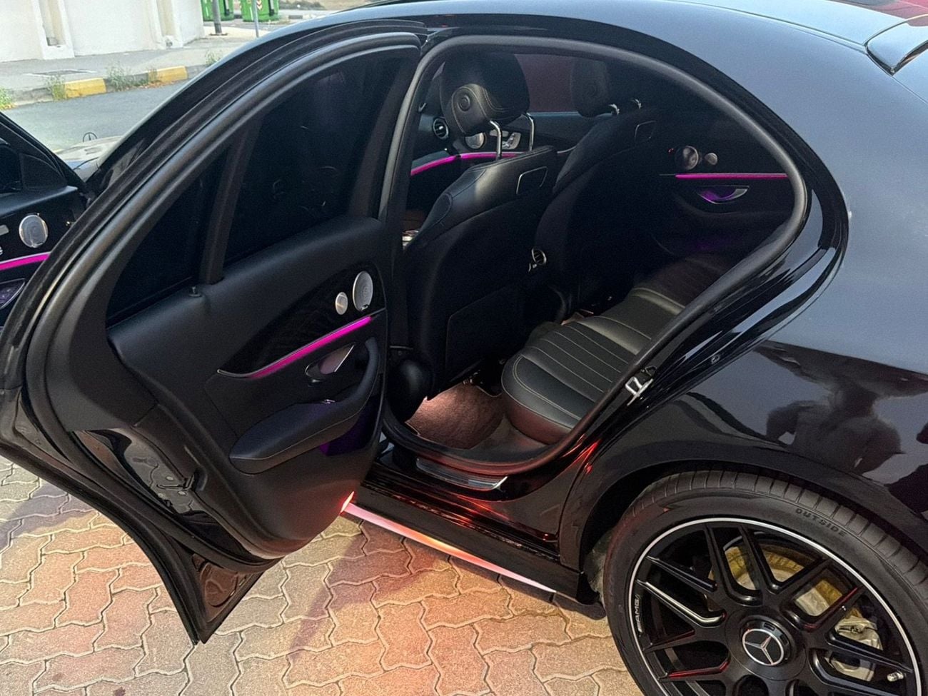 Mercedes Benz E300 Premium 2.0L