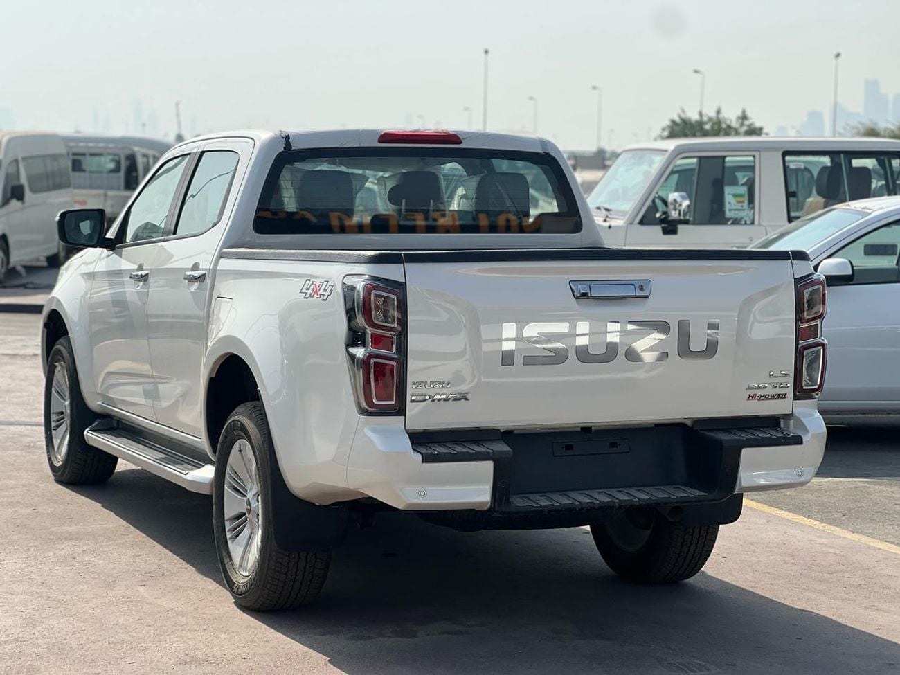 إيسوزو D ماكس 3.0L Crew Cab 4WD LS (A/T)