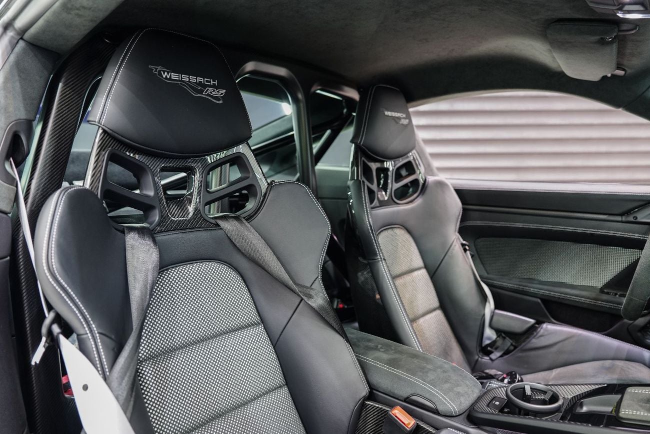 بورش 911 GT3 RS 4.0L (520 HP) Coupe Weissach Pack, Full Carbon, Ceramic Brakes, Dealer Warranty Till 23/02/20