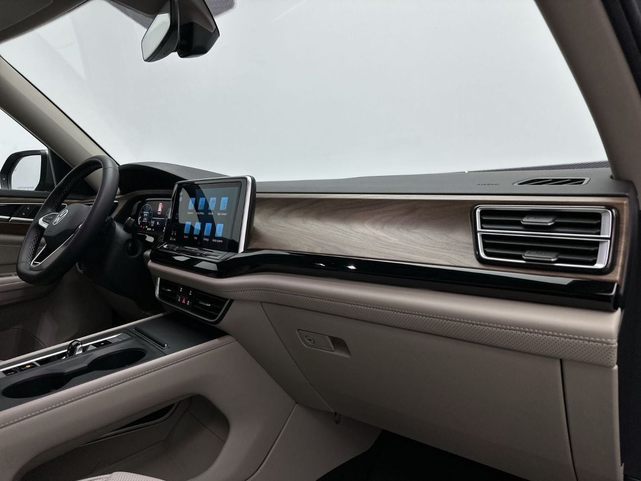 فولكس واجن تيرامونت Trendline 2.0L (Ref#54810) / WAS 149,900 AED - NOW 138,900 AED