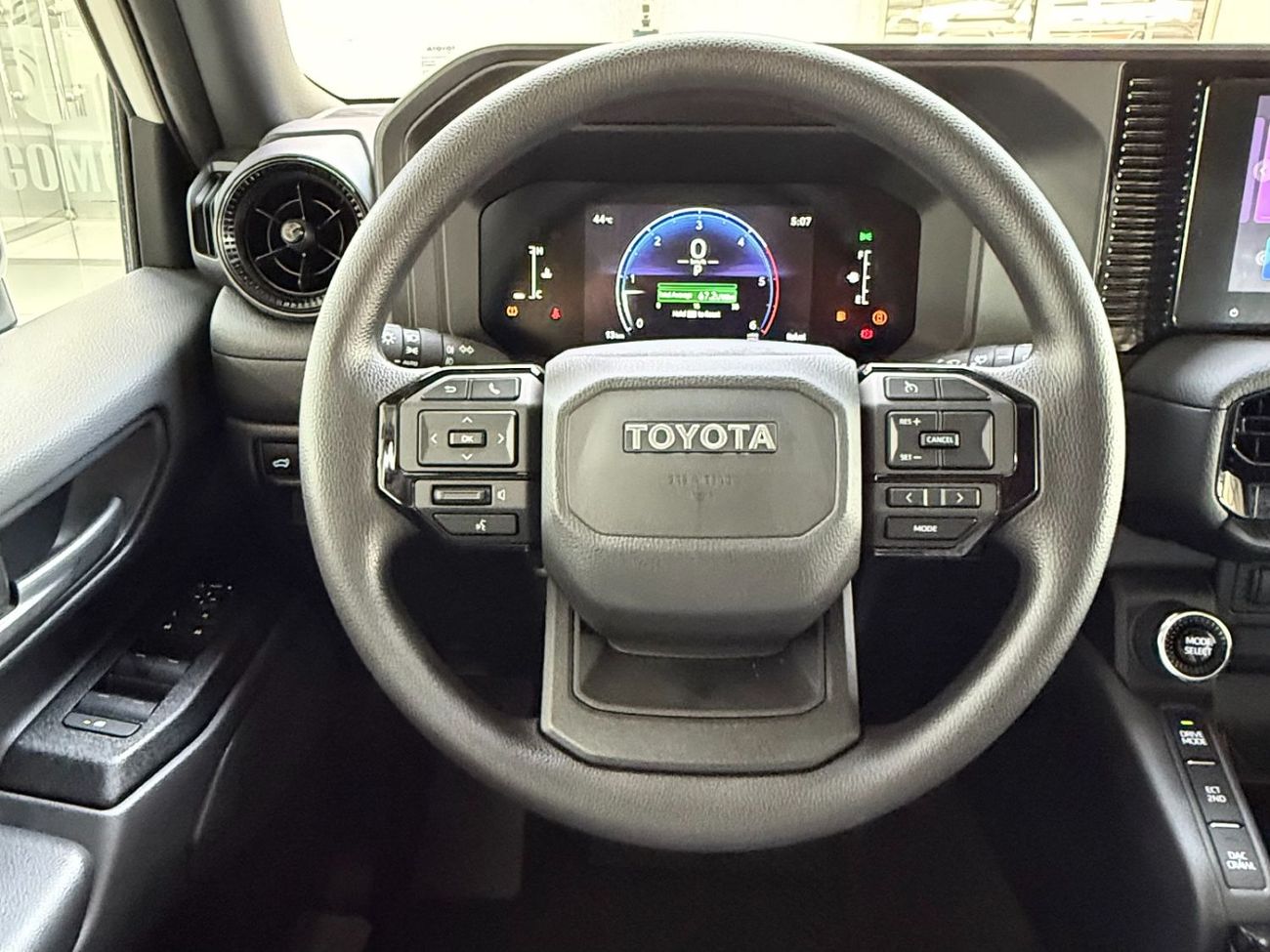 Toyota Prado 2.8 DIESEL 20 INCH ALLOY RIMS **التصدير فقط خارج الخليج**EXPORT ONLY**