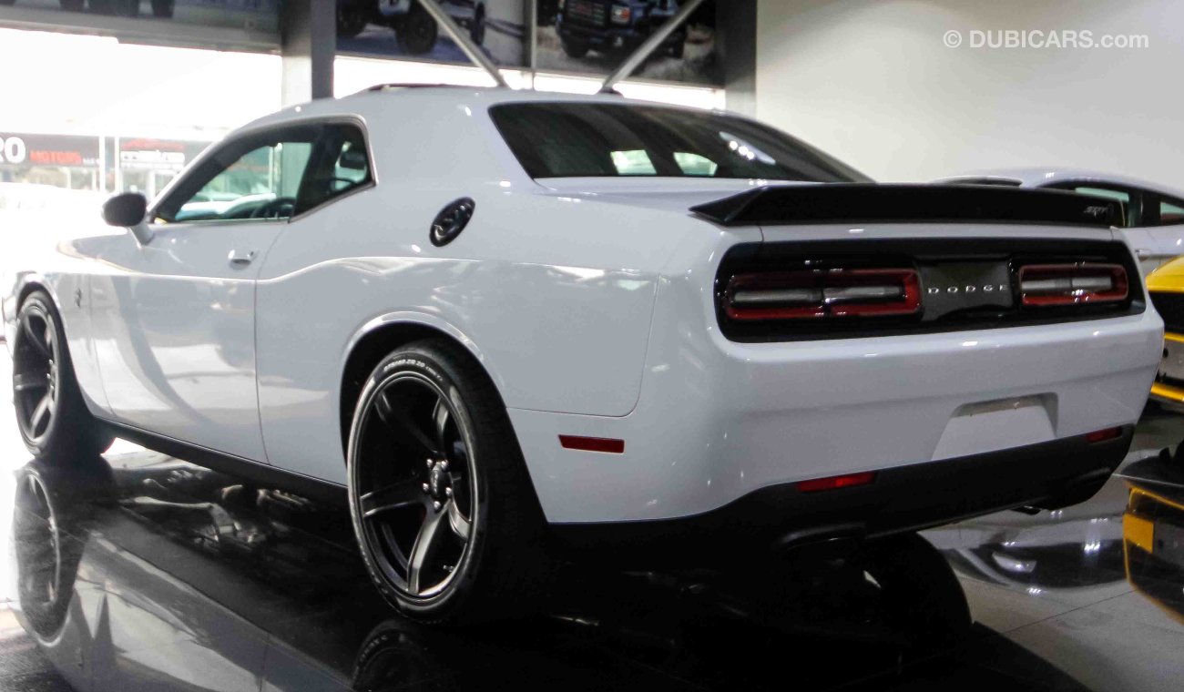 Dodge Challenger SRT Hellcat  V8