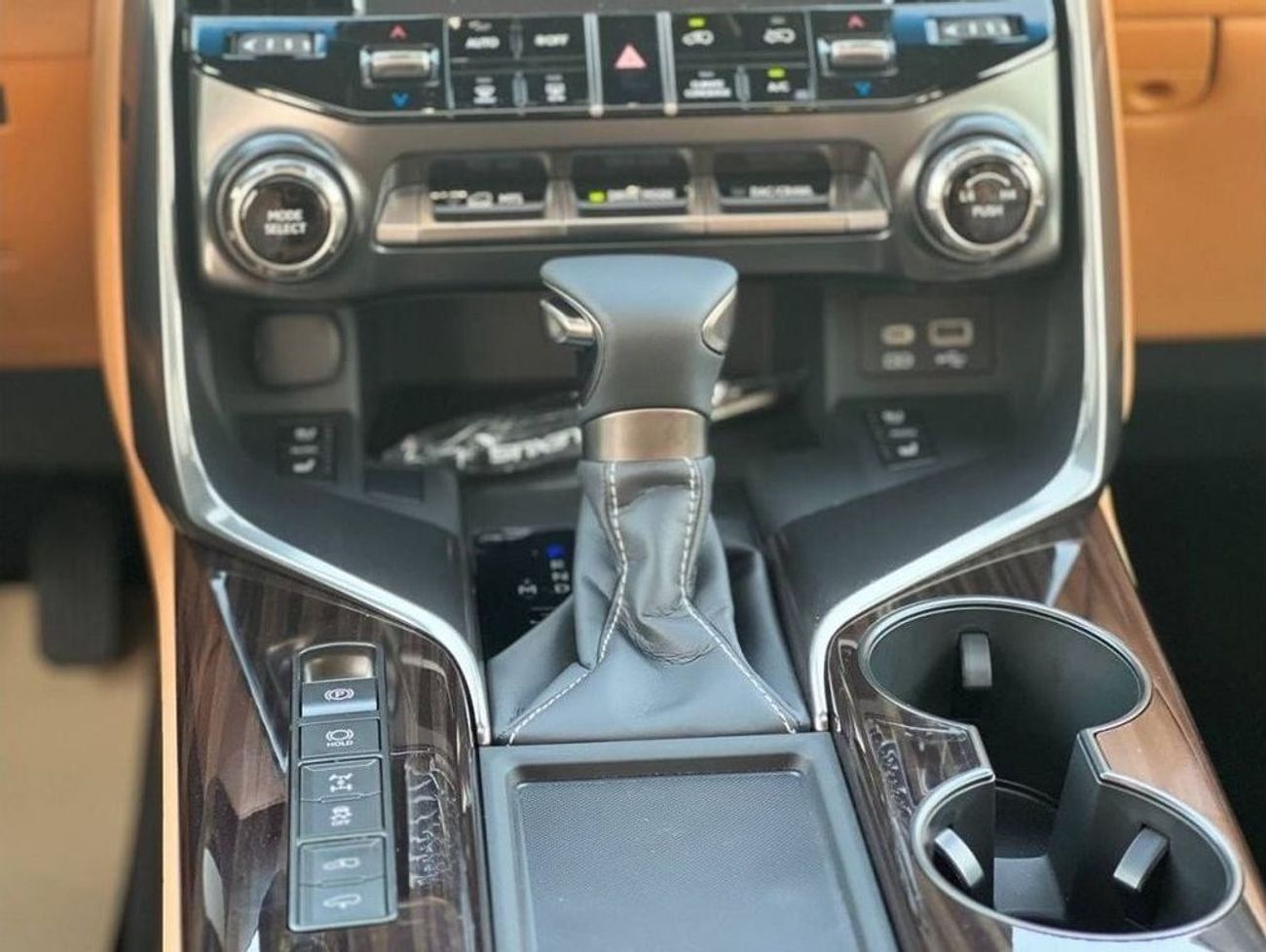 لكزس LX 600 PRESTIGE 3.5L PTR A/T // 2023 // FULL OPTION WITH RADAR، 360 CAMERA // SPECIAL OFFER // BY FORMULA A