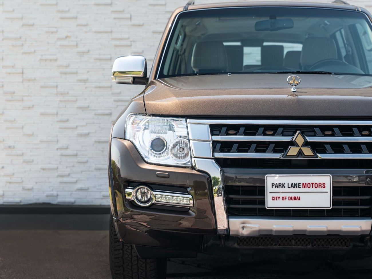 Mitsubishi Pajero AED 1,415 PM • PAJERO 3.8L V6 GLS TOP • GOLD EMBLEM PACKAGE • ONLY 58,000 KMS • PRISTINE CONDITION